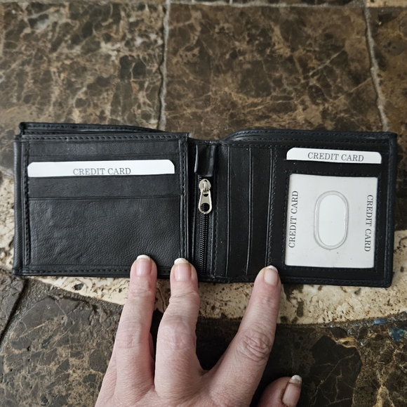 Sakkas Men's Bi-Fold Leather Wallet with 2 Size ID Card Slots - Picture 6 of 10